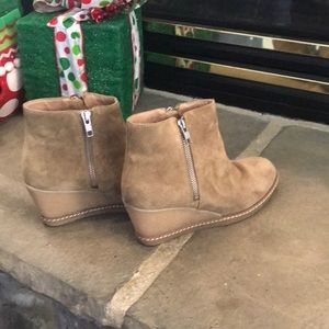 Shade tan/nude boots!